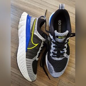 Size 10 Nike mens React Infinity Run Flyknit 2. Silver/Black.